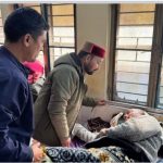 विवाह समारोह से लौटते समय हुआ हादसा-बिना चालक चल पड़ा वाहन, 500 मीटर गहरी खाई में गिरा