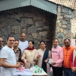 माल रोड कुलडी साईं मंदिर के समीप ठंडे शर्बत का वितरण किया गया