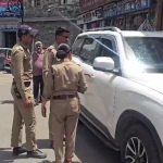 वीआईपी बन हूटर बजाने वाले वाहन को पुलिस ने किया सीज