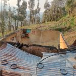 चामासारी ग्राम पंचायत में तूफान से ग्रामीणों की छतें उड़ी