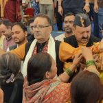 रक्षाबंधन कार्यक्रम में बड़ी संख्या में पहुंची महिलाएं, मंत्री गणेश जोशी को दिया आशीर्वाद
